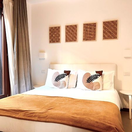 Central Flat Romantic Domus Remedio Venesia Bagian luar foto