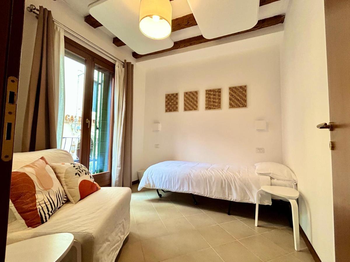 Central Flat Romantic Domus Remedio Venesia Bagian luar foto