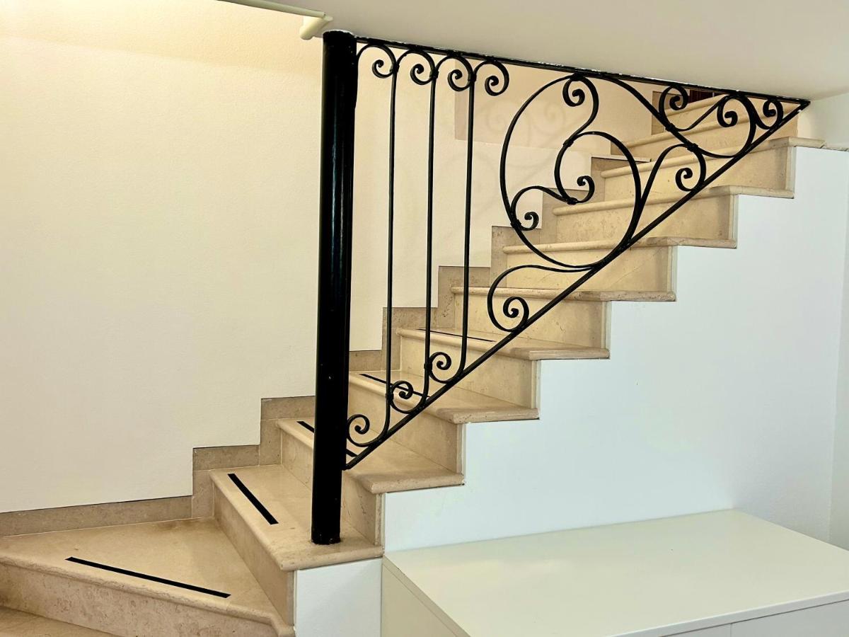 Central Flat Romantic Domus Remedio Venesia Bagian luar foto