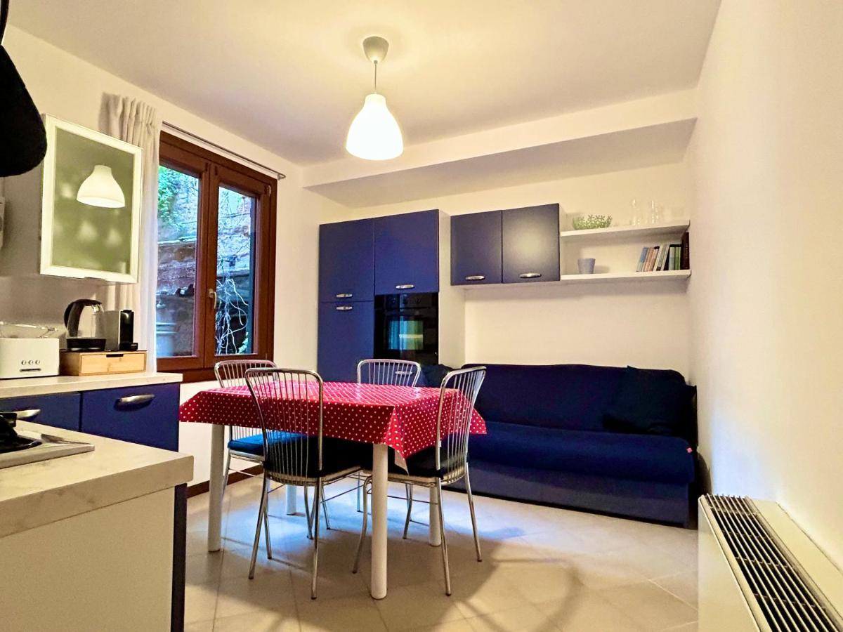 Central Flat Romantic Domus Remedio Venesia Bagian luar foto