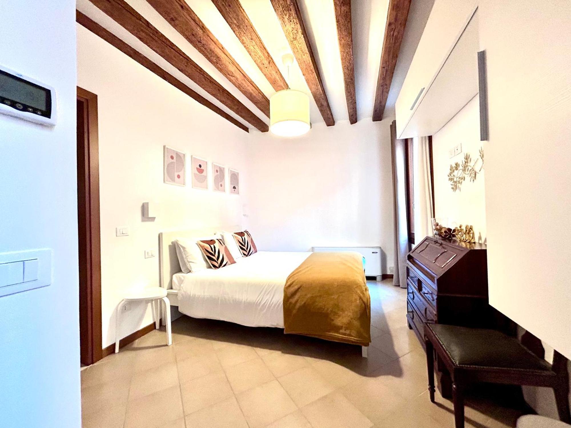 Central Flat Romantic Domus Remedio Venesia Bagian luar foto